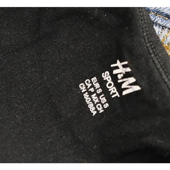 Trendy H&M Black Tee with Sparkle Detail, Perfect Casual Chic - Picture 4 of 6